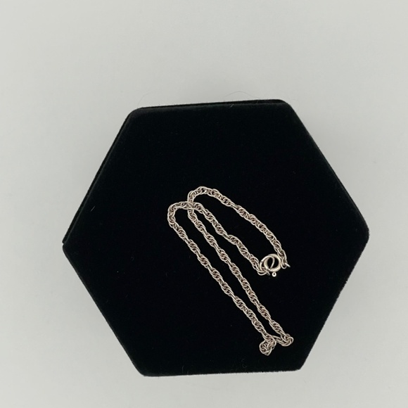 925 Sterling Silver Jewelry Lot All Wearable 6 Grams Earrings Bracelets Rings - Picture 3 of 10